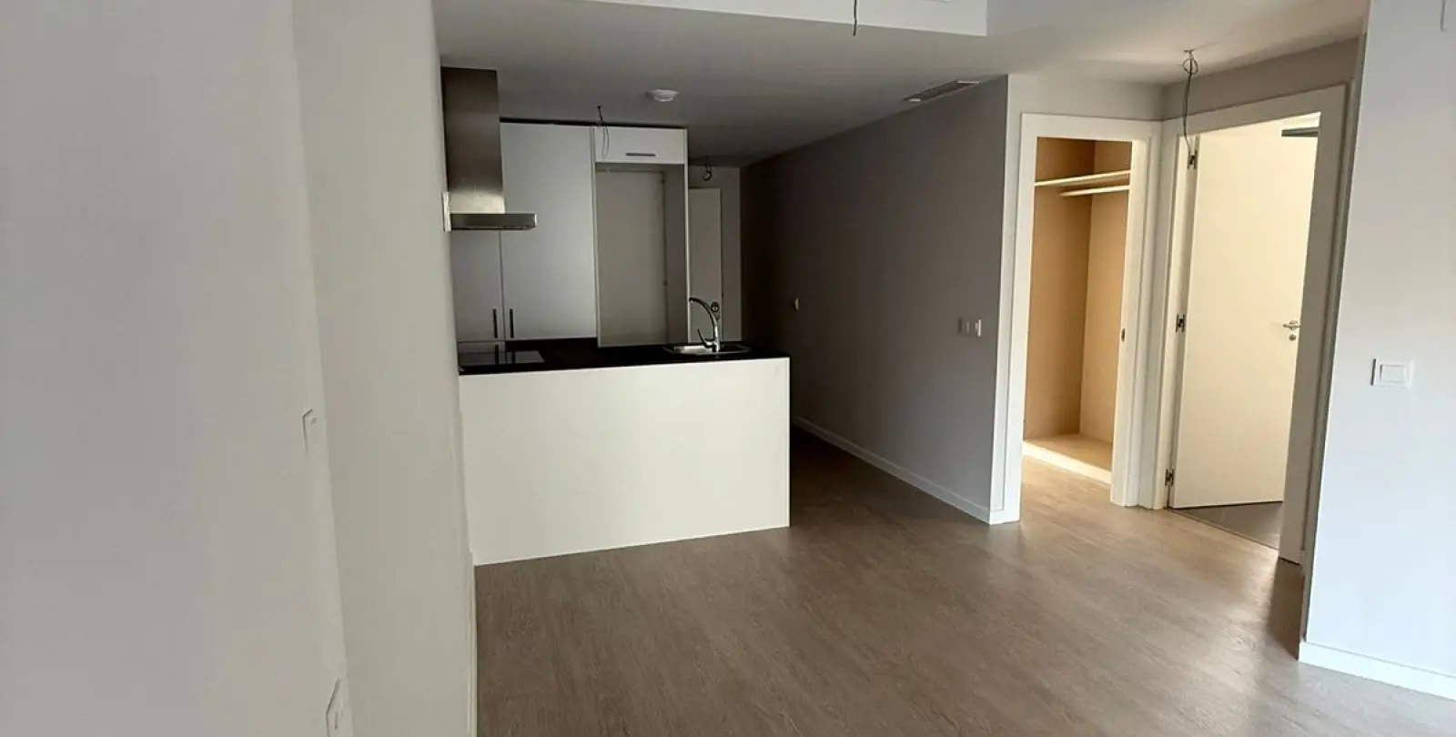 Sale of middle floor apartment in Las Lagunas 12