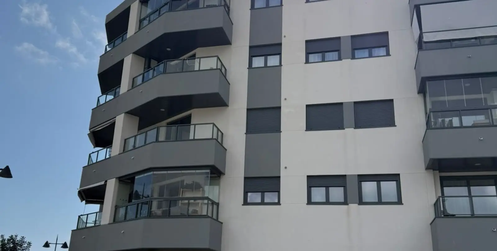 Sale of middle floor apartment in Las Lagunas 34
