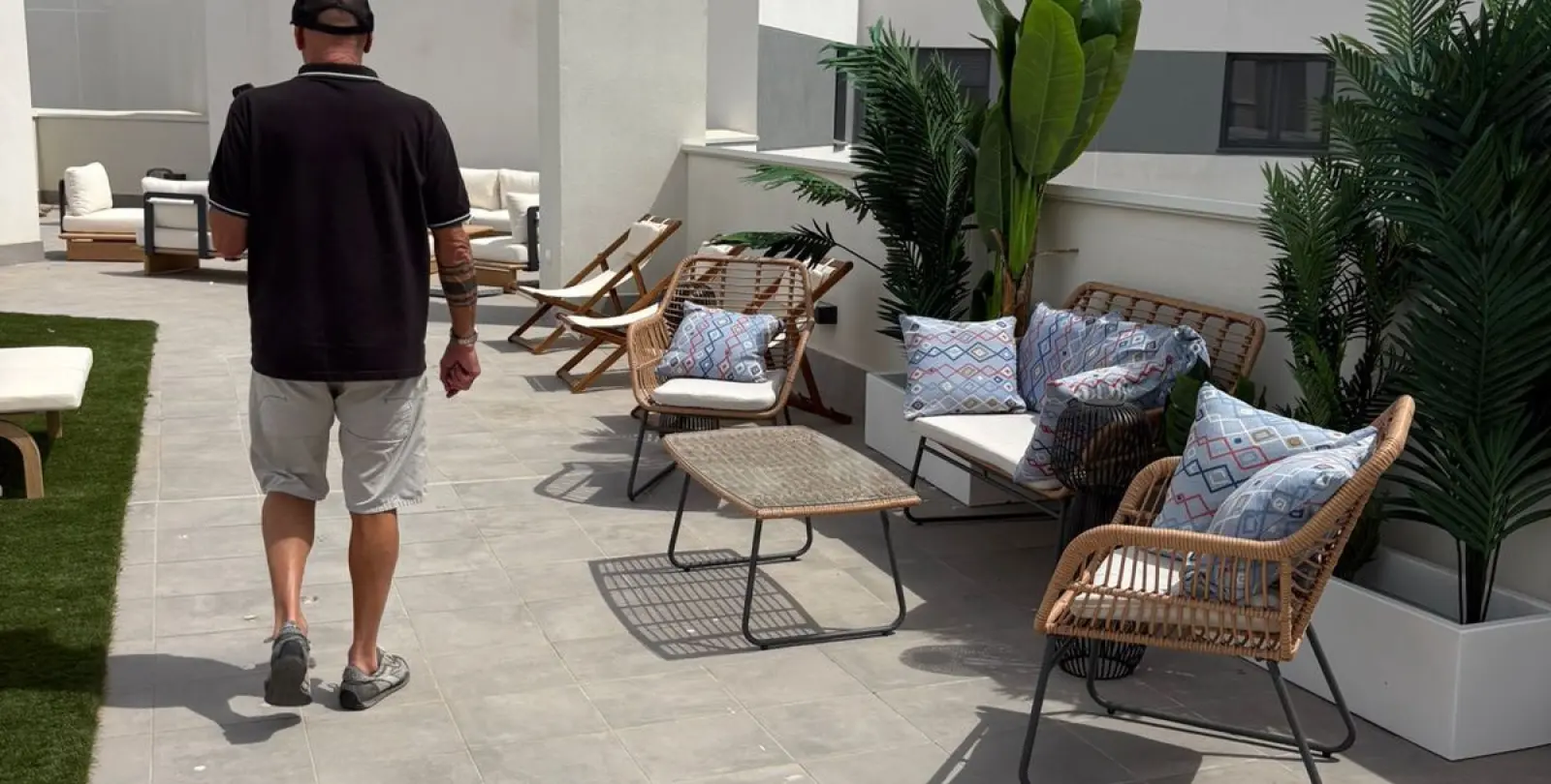 Sale of middle floor apartment in Las Lagunas 36