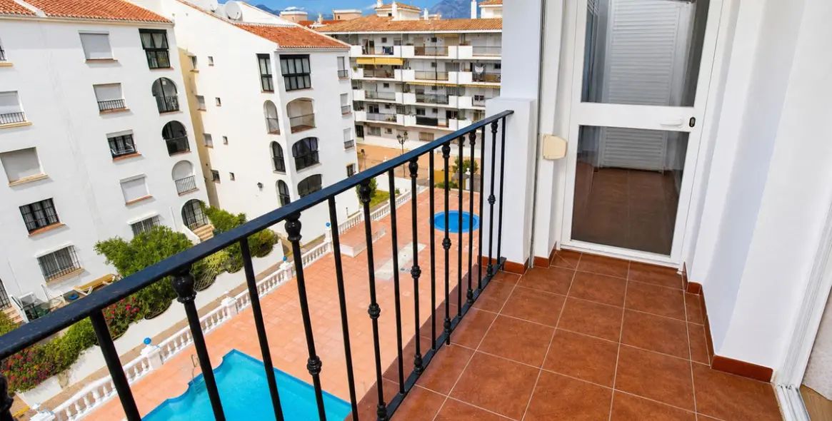 Sale of penthouse duplex in San Luis de Sabinillas 12