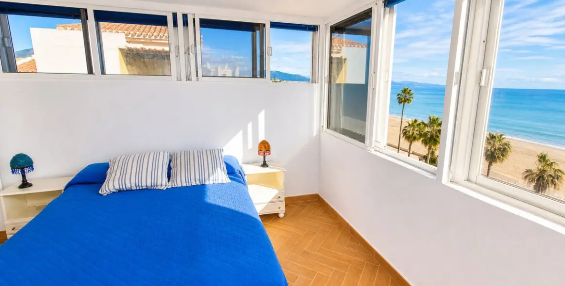 Sale of penthouse duplex in San Luis de Sabinillas 26