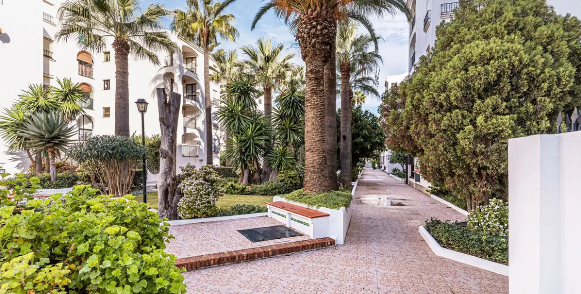 Sale of penthouse duplex in San Luis de Sabinillas 33