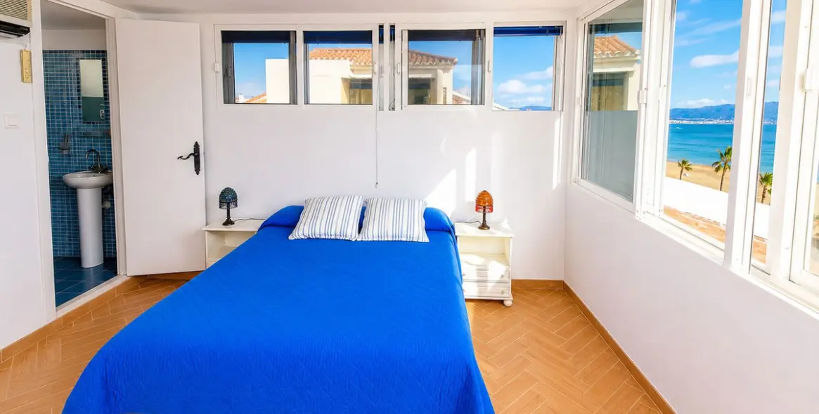 Sale of penthouse duplex in San Luis de Sabinillas 54
