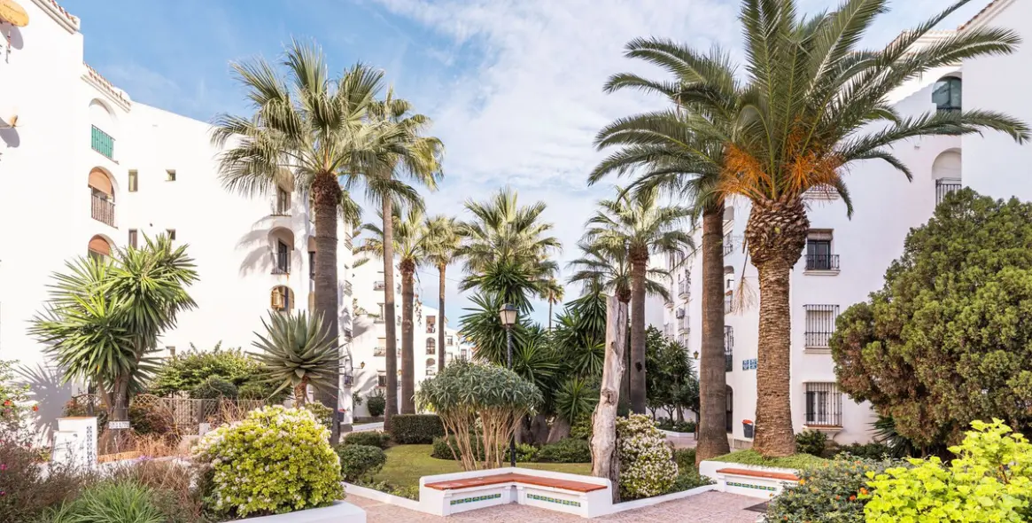 Sale of penthouse duplex in San Luis de Sabinillas 76