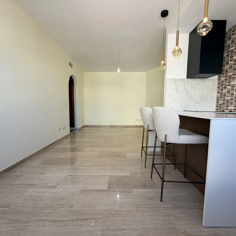 Продажа апартаментов на среднем этаже в Estepona