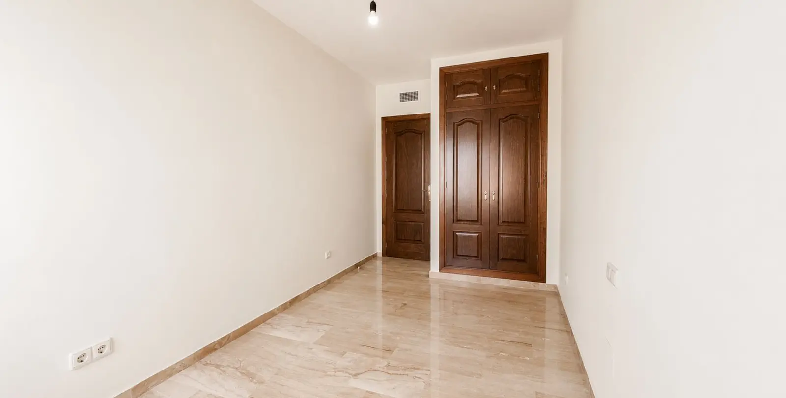 Продажа апартаментов на среднем этаже в Estepona 10