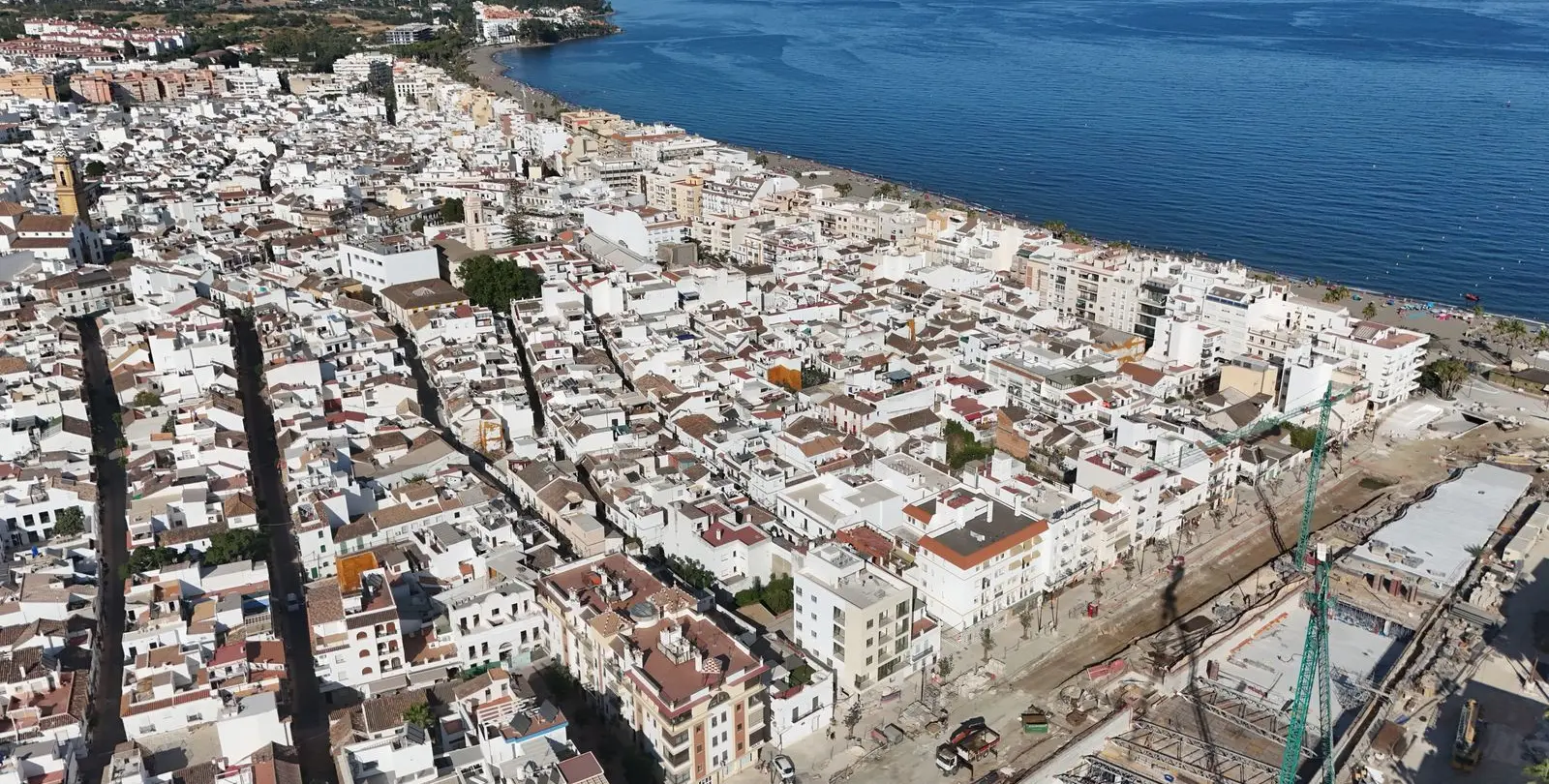 Продажа апартаментов на среднем этаже в Estepona 24