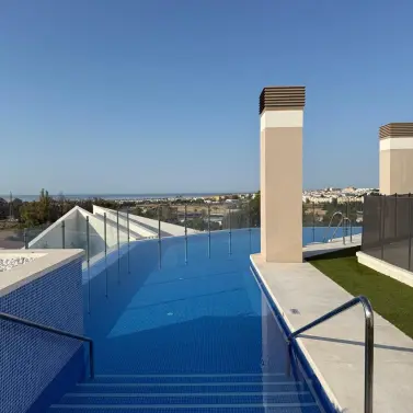 Venta de apartamento en planta media en Nueva Andalucía