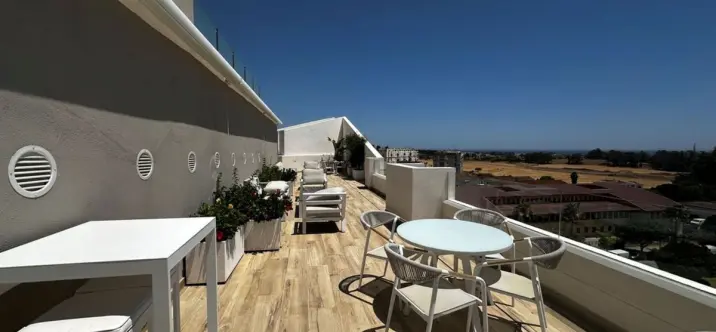 Venta de apartamento en planta media en Nueva Andalucía 1