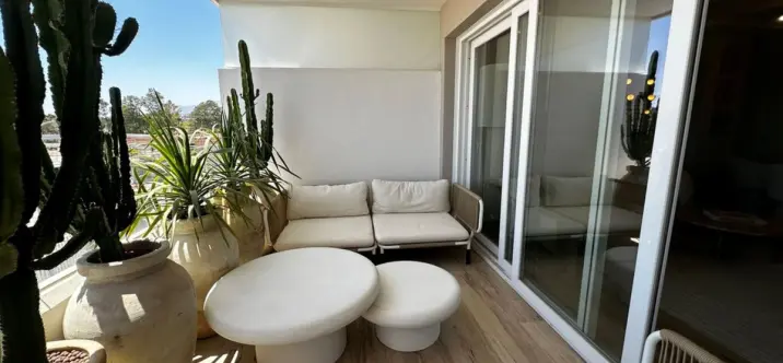 Venta de apartamento en planta media en Nueva Andalucía 4