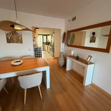 Venta de apartamento en planta media en Calanova Golf