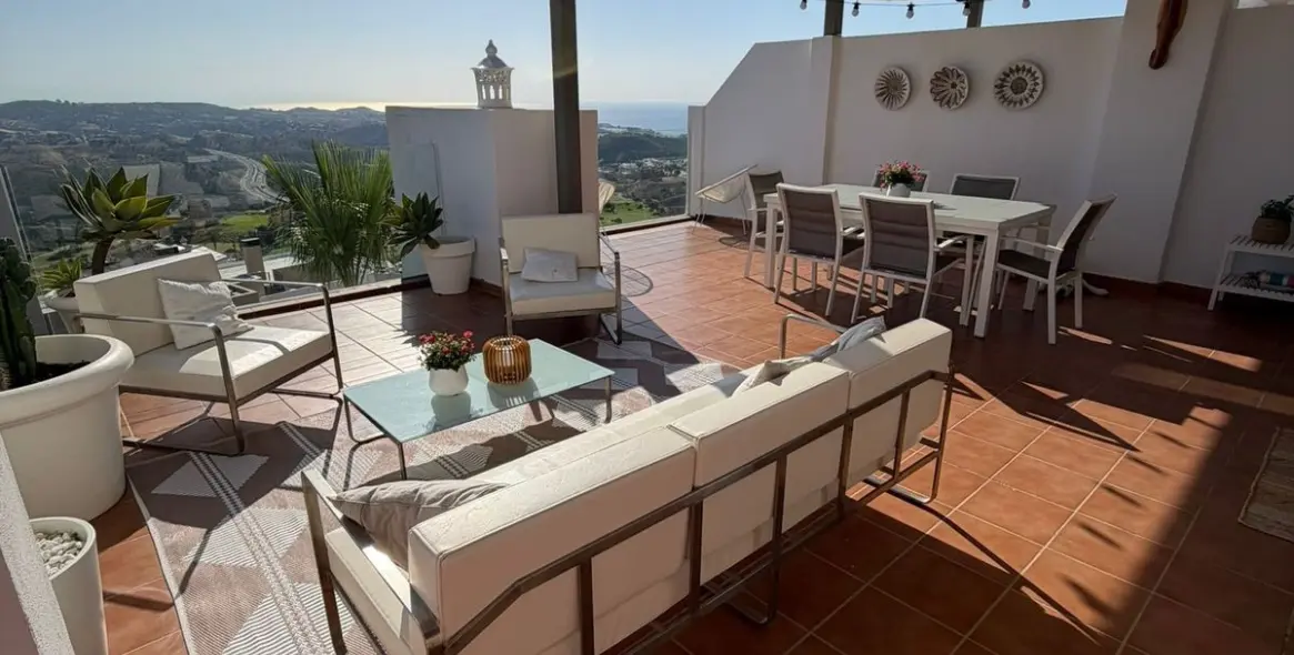 Venta de apartamento en planta media en Calanova Golf 16