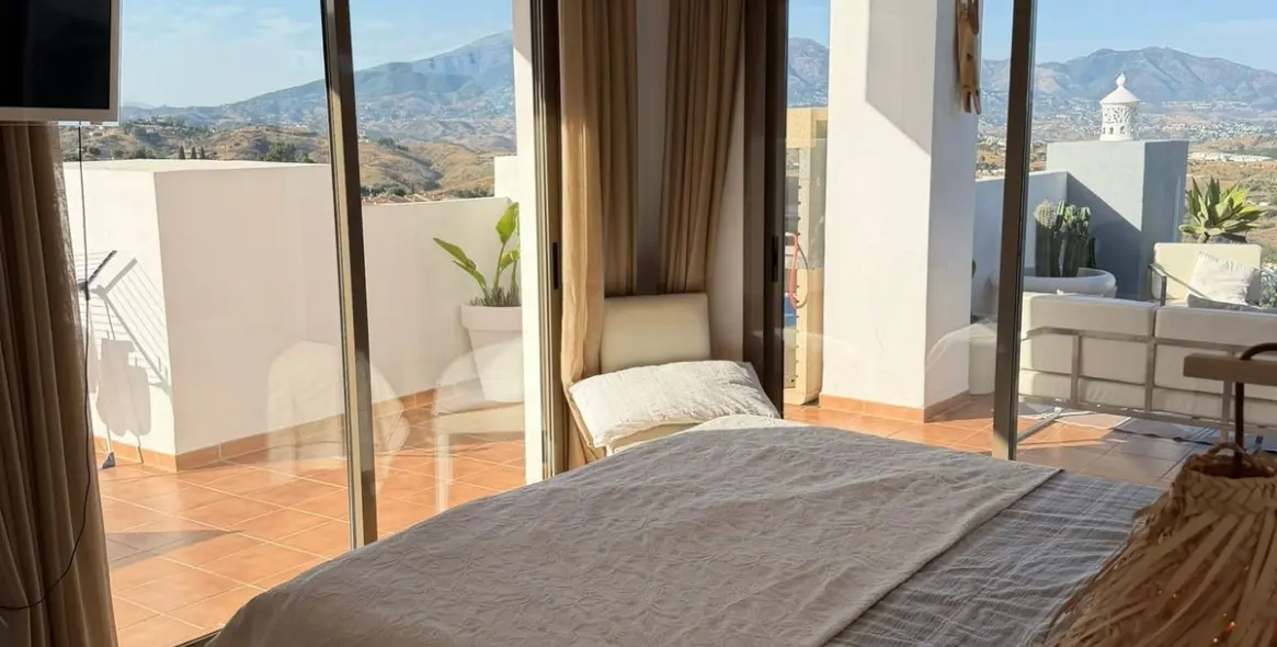 Venta de apartamento en planta media en Calanova Golf 18