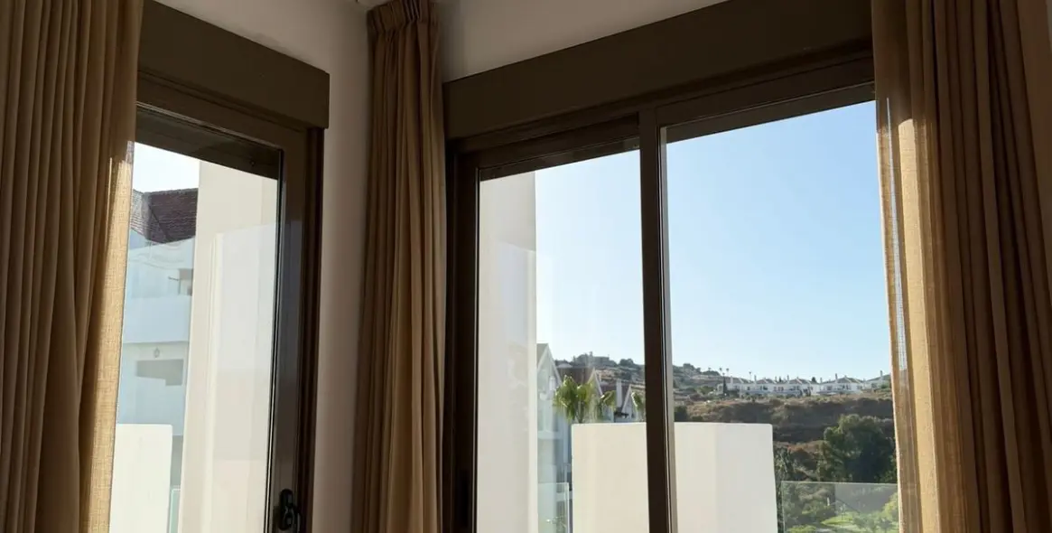Venta de apartamento en planta media en Calanova Golf 25