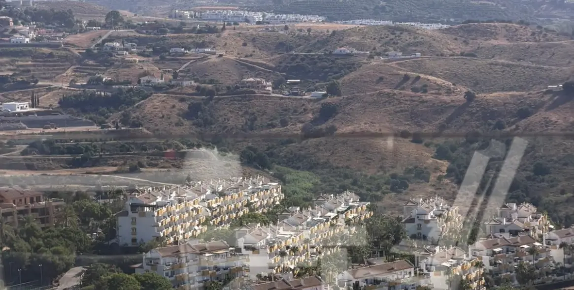 Venta de apartamento en planta media en Calanova Golf 33