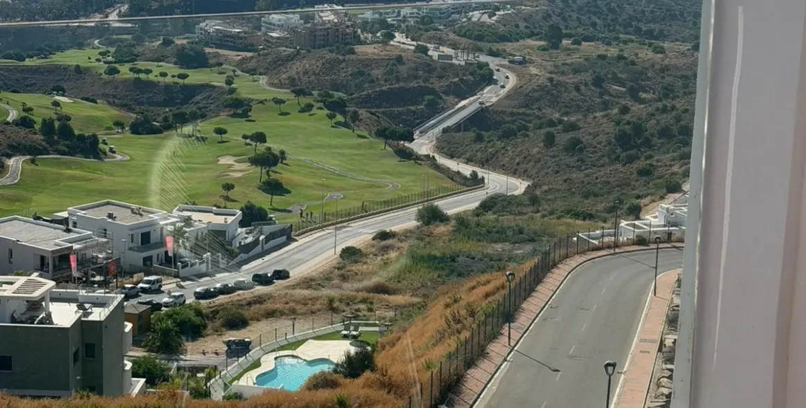 Venta de apartamento en planta media en Calanova Golf 36