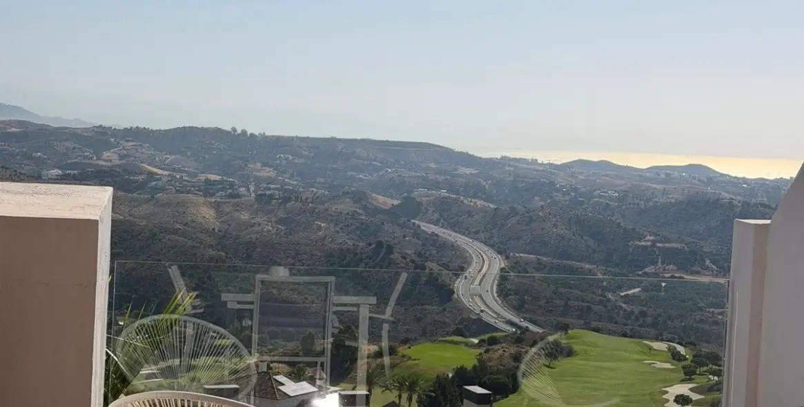 Venta de apartamento en planta media en Calanova Golf 37