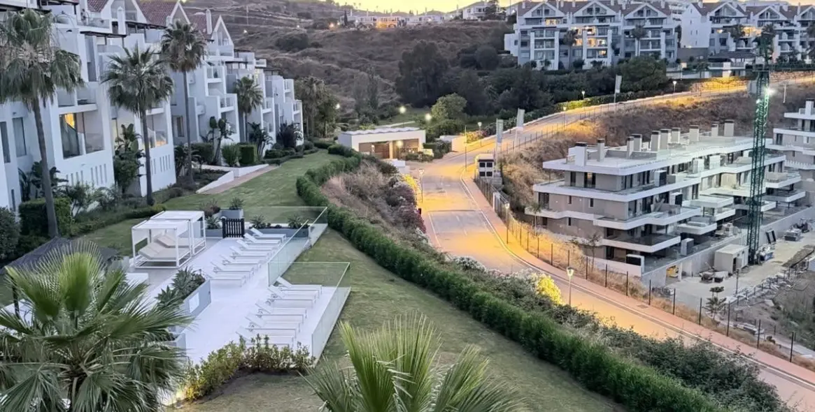 Venta de apartamento en planta media en Calanova Golf 41