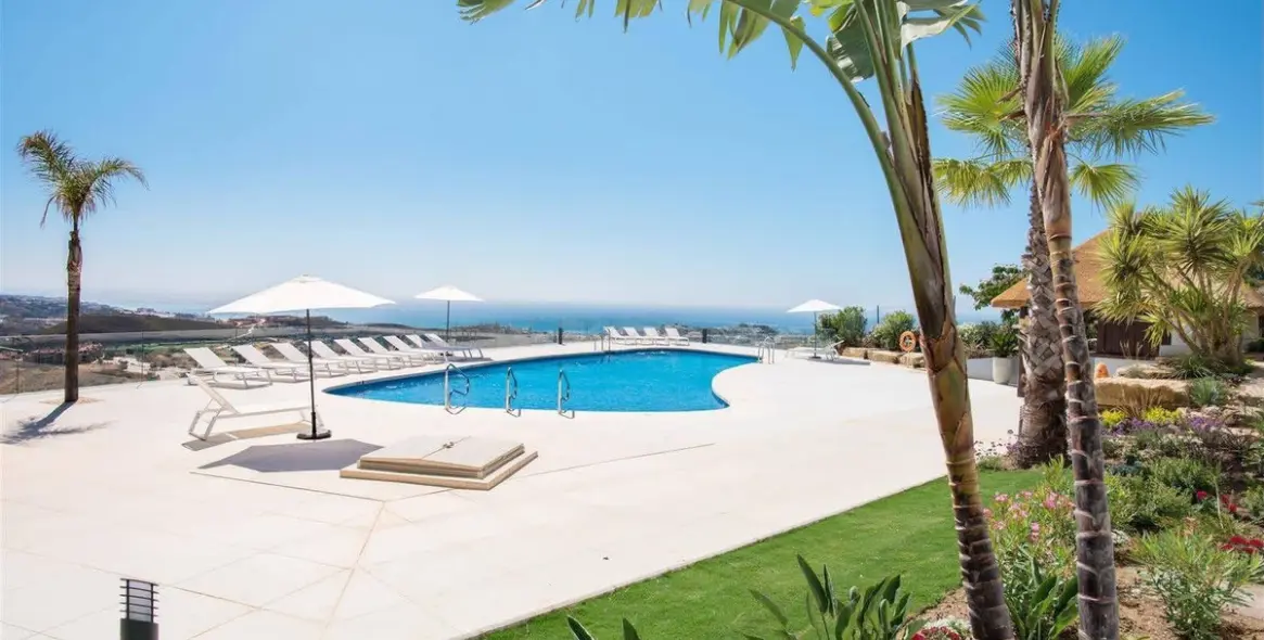 Venta de apartamento en planta media en Calanova Golf 44