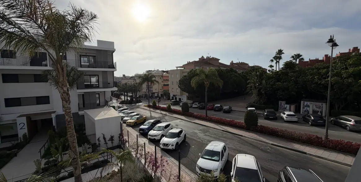 Продажа апартаментов на среднем этаже в Estepona 14