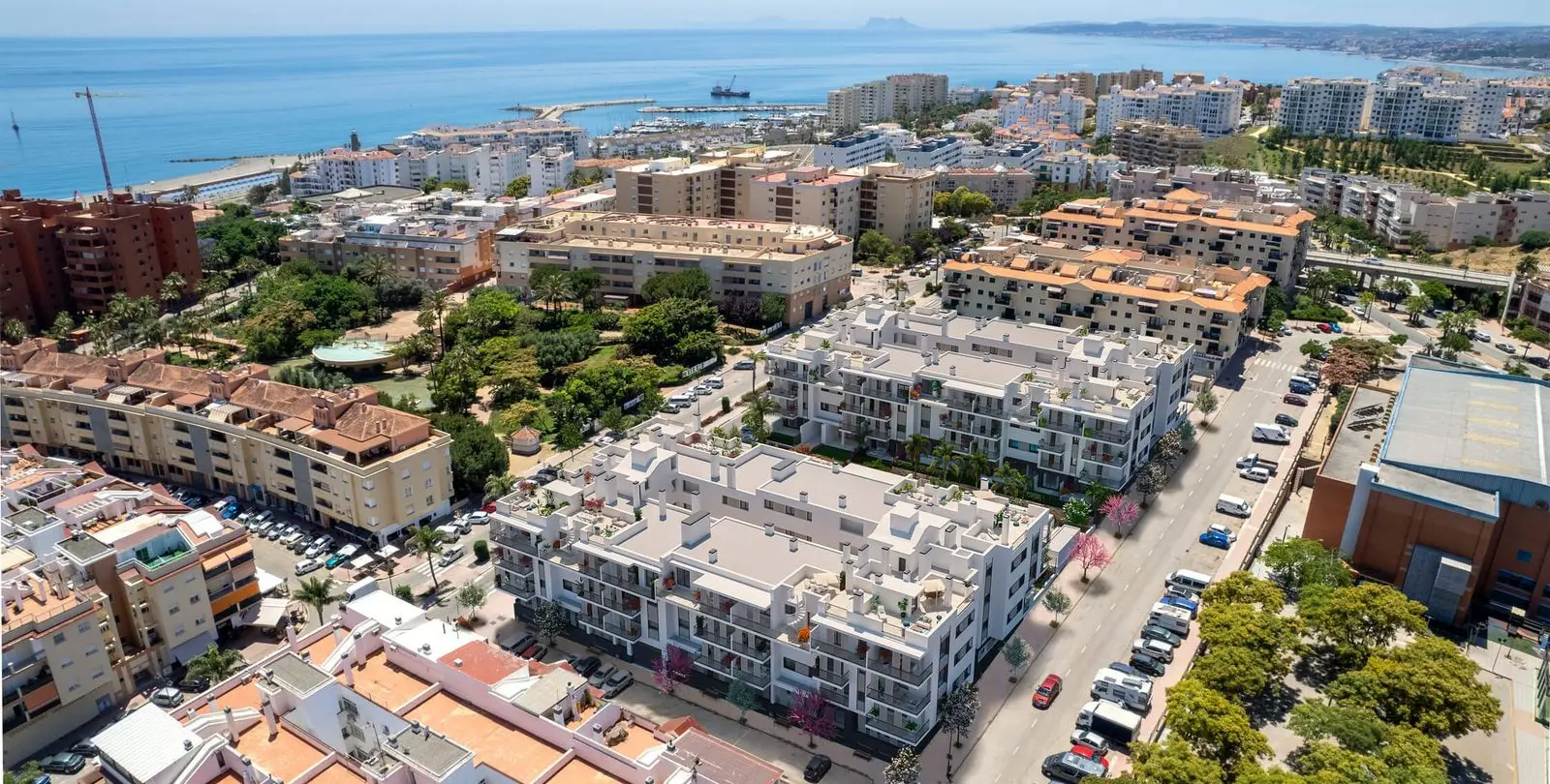 Продажа апартаментов на среднем этаже в Estepona 1