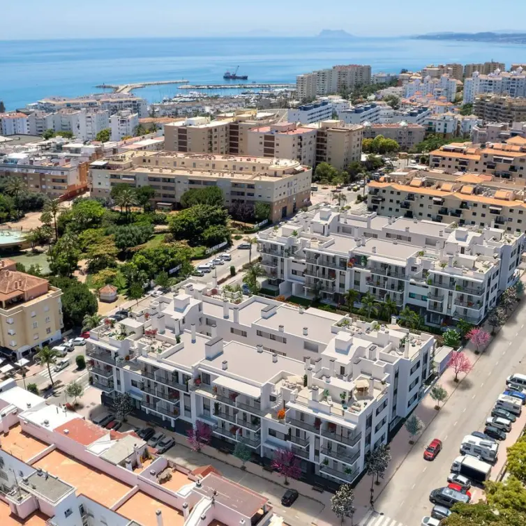 Venta de apartamento en planta media en Estepona