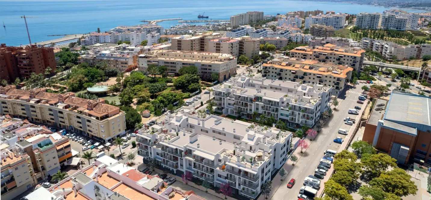 Venta de apartamento en planta media en Estepona 0