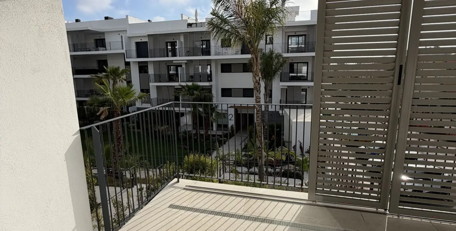 Продажа апартаментов на среднем этаже в Estepona 10