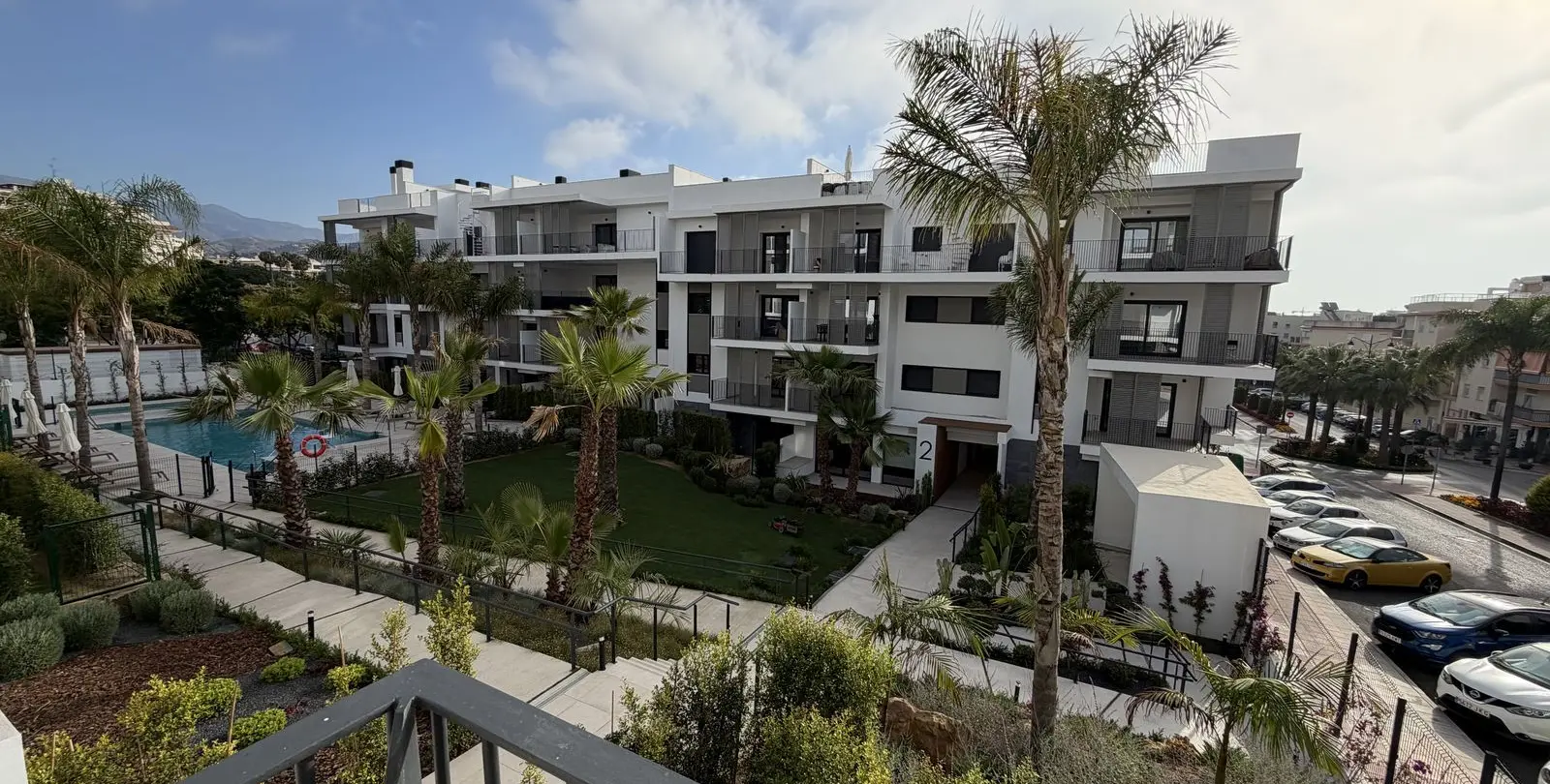 Продажа апартаментов на среднем этаже в Estepona 12