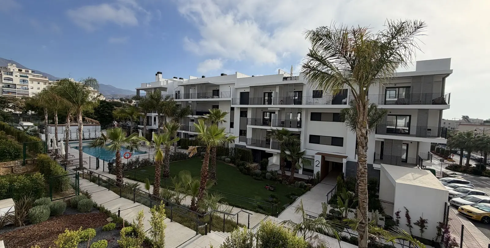 Продажа апартаментов на среднем этаже в Estepona 13