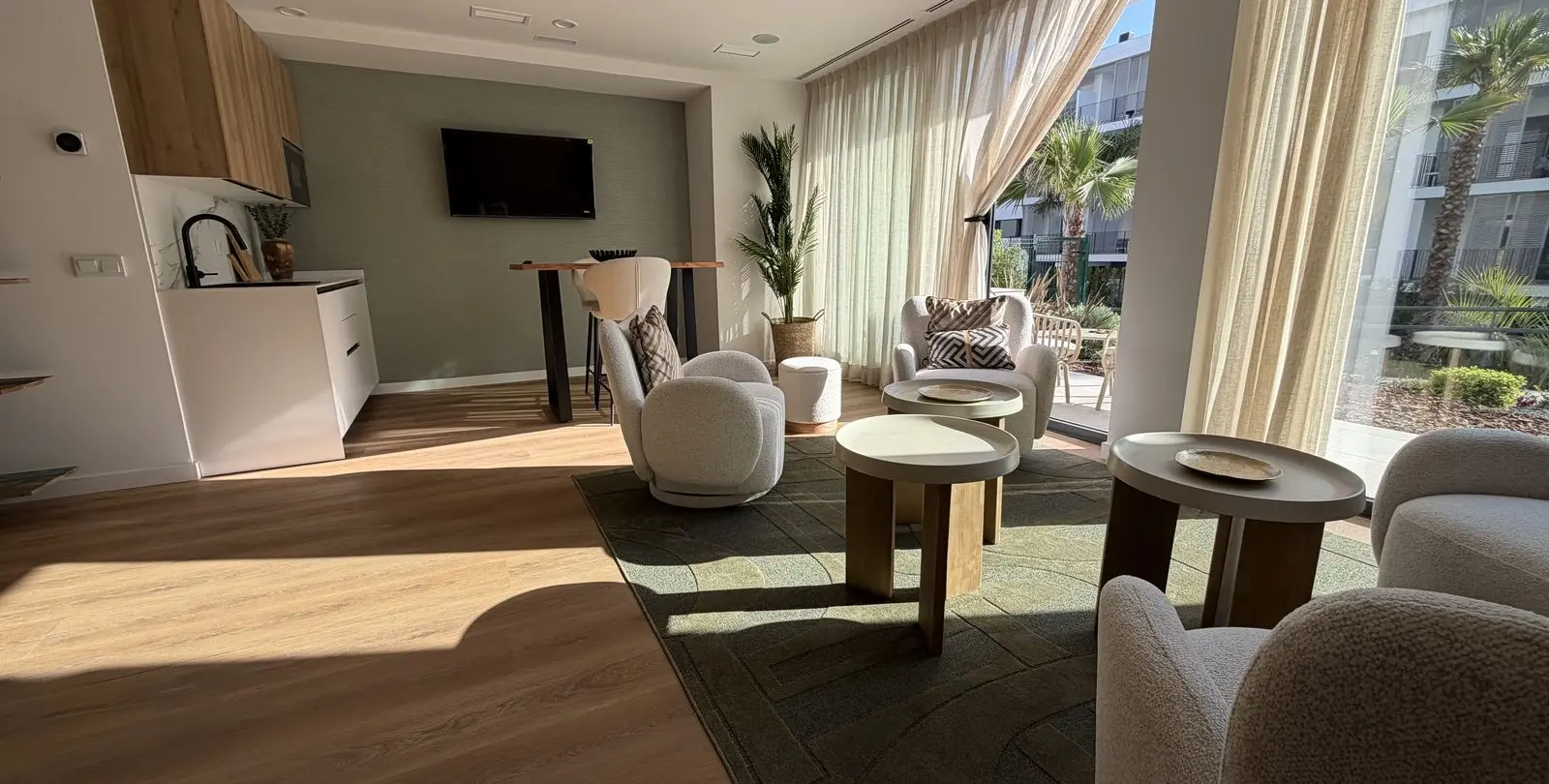 Продажа апартаментов на среднем этаже в Estepona 15