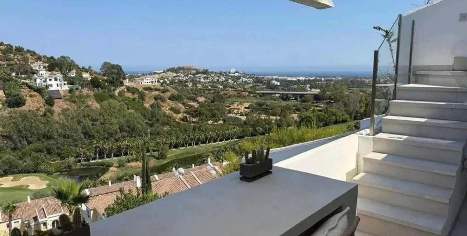 Sale of penthouse duplex in La Quinta 5