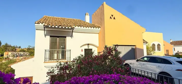 Продажа таунхауса в Los Almendros 0