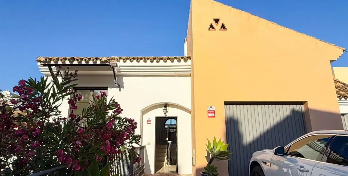 Продажа таунхауса в Los Almendros 7