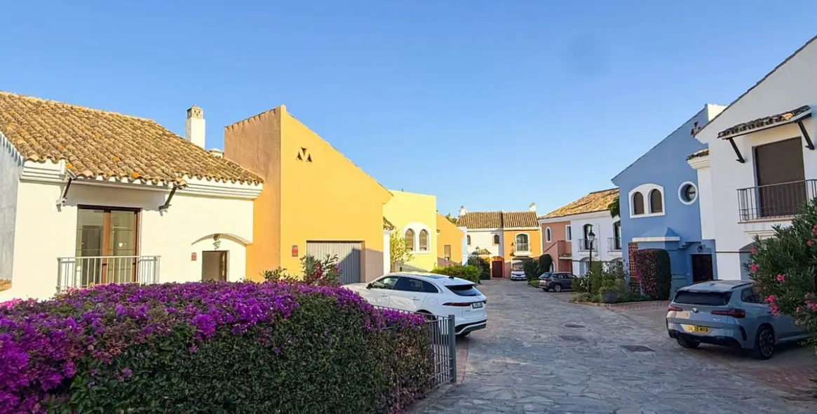 Продажа таунхауса в Los Almendros 19