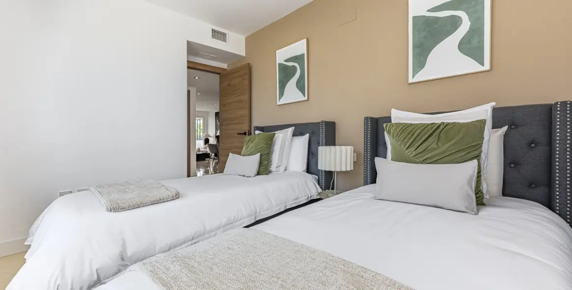 Продажа апартаментов на среднем этаже в The Golden Mile 42