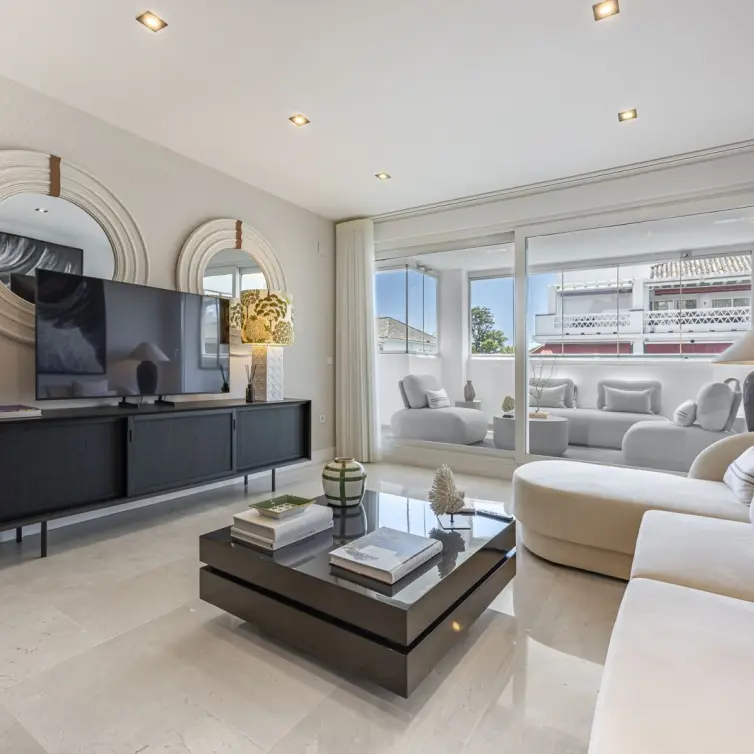 Venta de apartamento en planta media en The Golden Mile