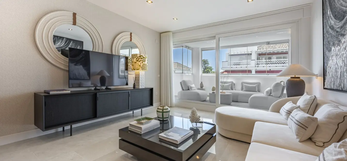 Venta de apartamento en planta media en The Golden Mile 1