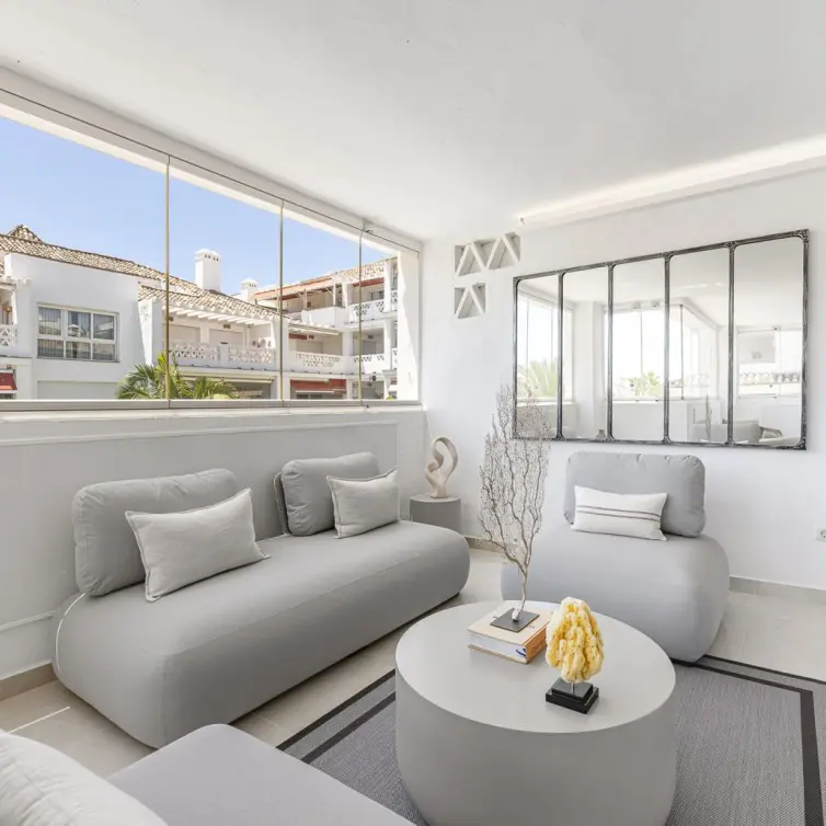 Venta de apartamento en planta media en The Golden Mile