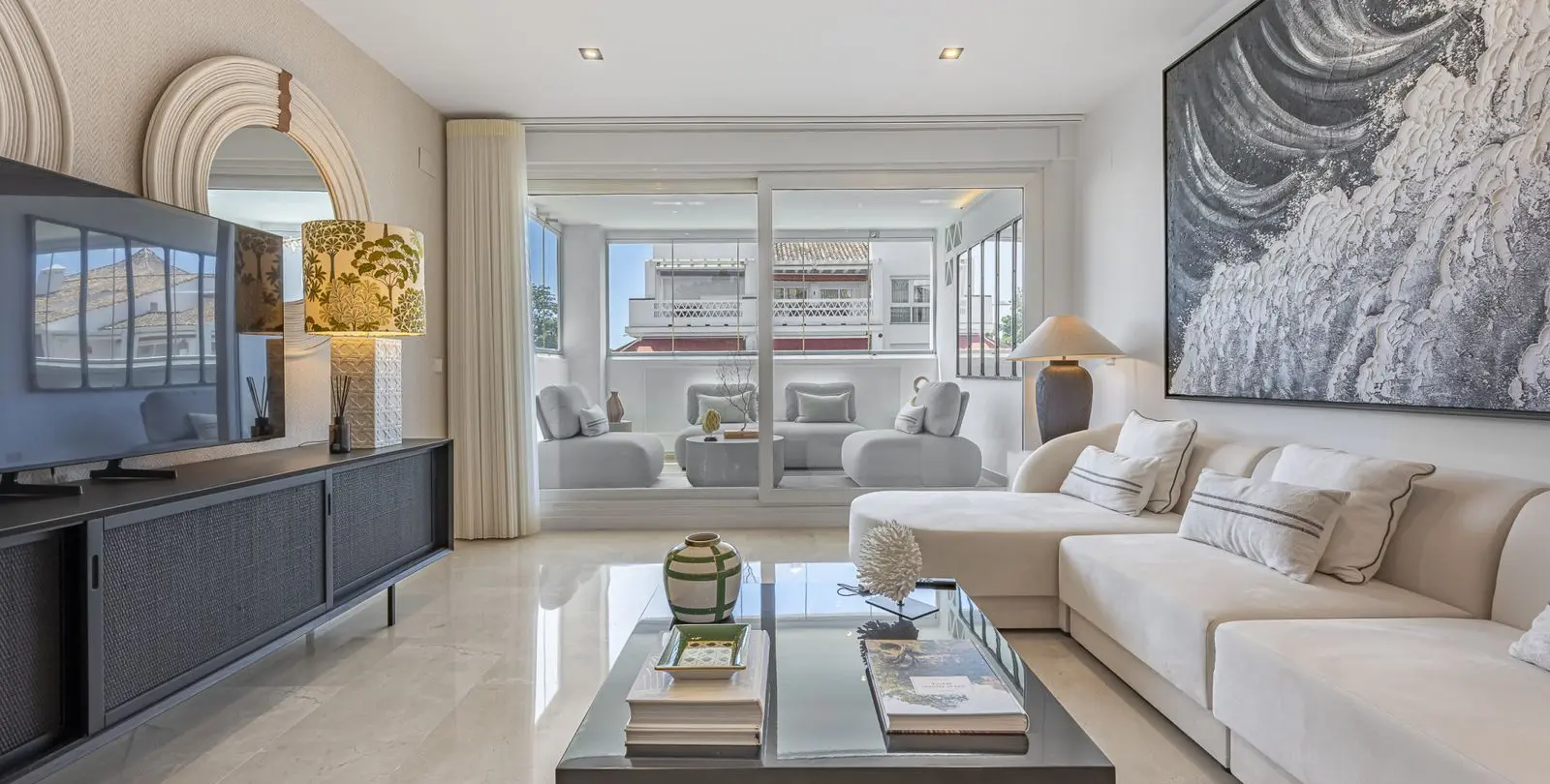 Venta de apartamento en planta media en The Golden Mile 4
