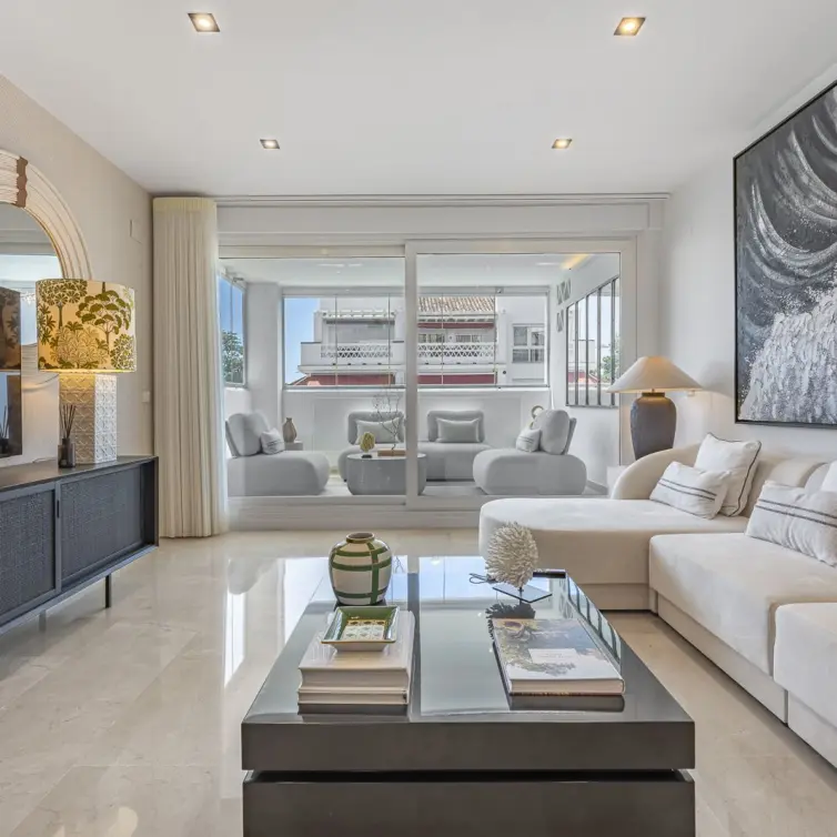 Venta de apartamento en planta media en The Golden Mile