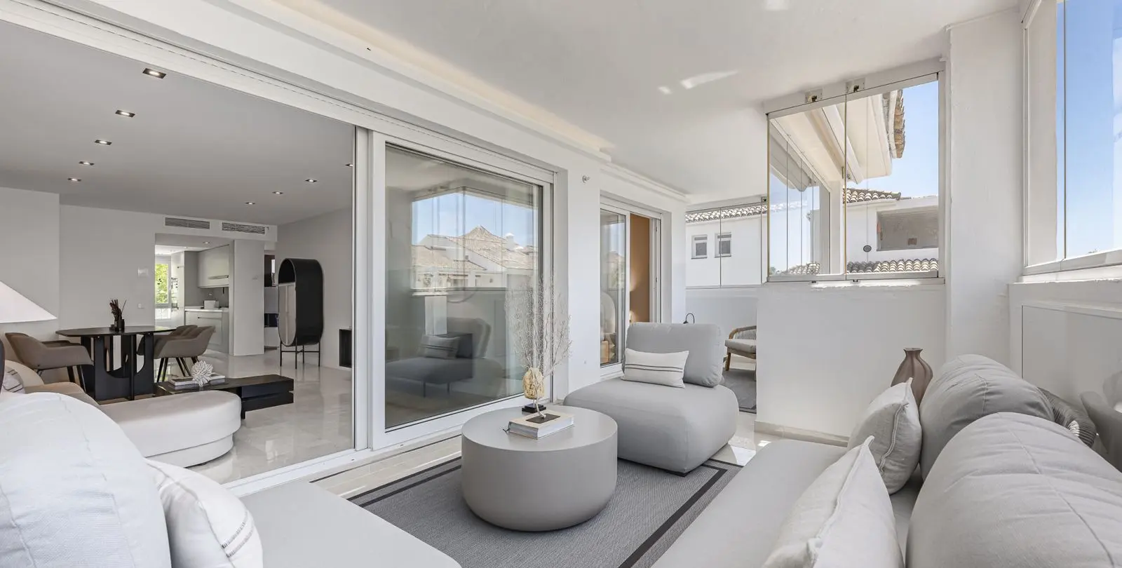 Venta de apartamento en planta media en The Golden Mile 5