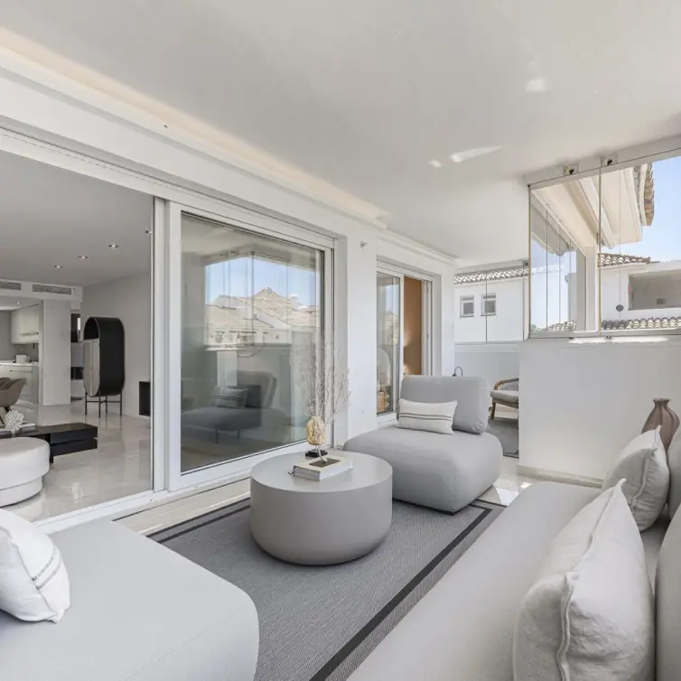 Venta de apartamento en planta media en The Golden Mile