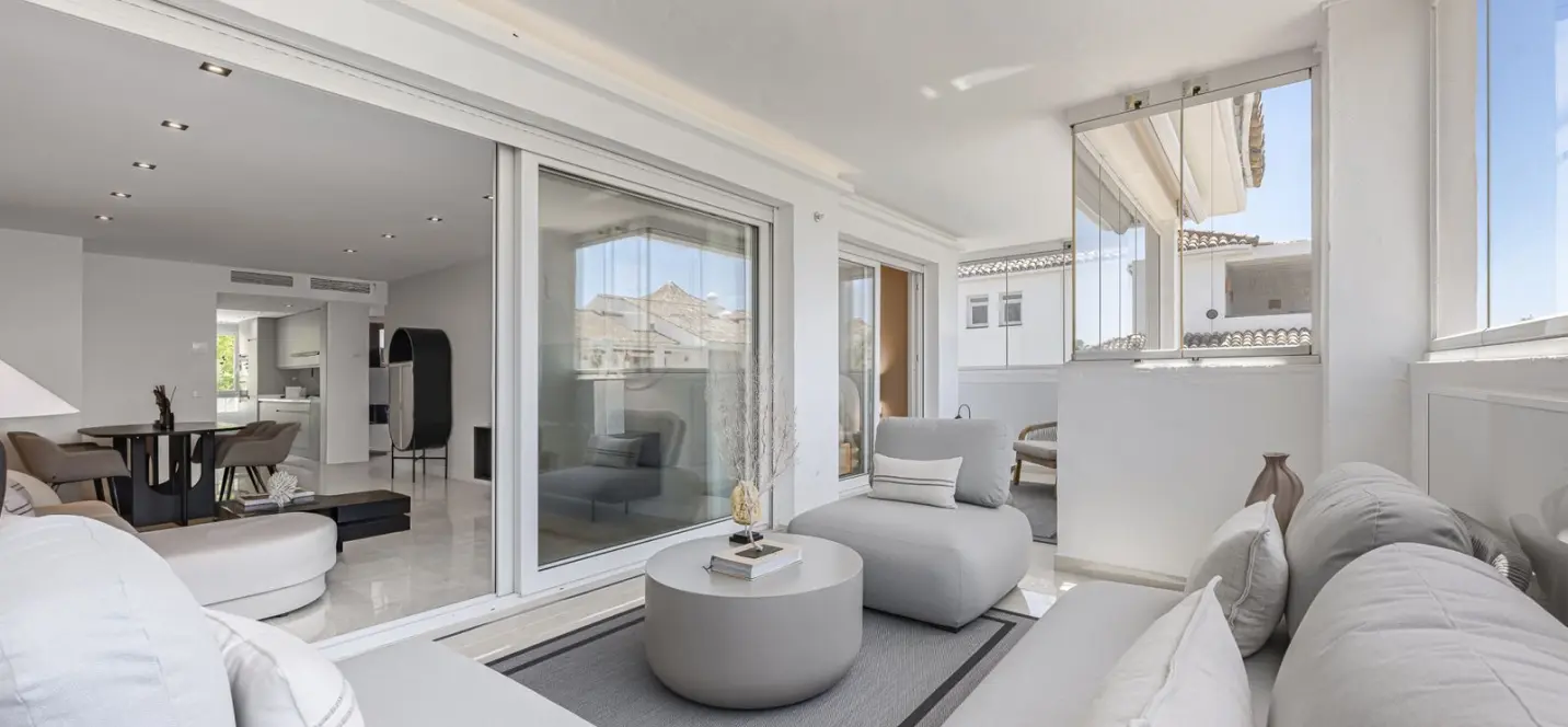 Venta de apartamento en planta media en The Golden Mile 4