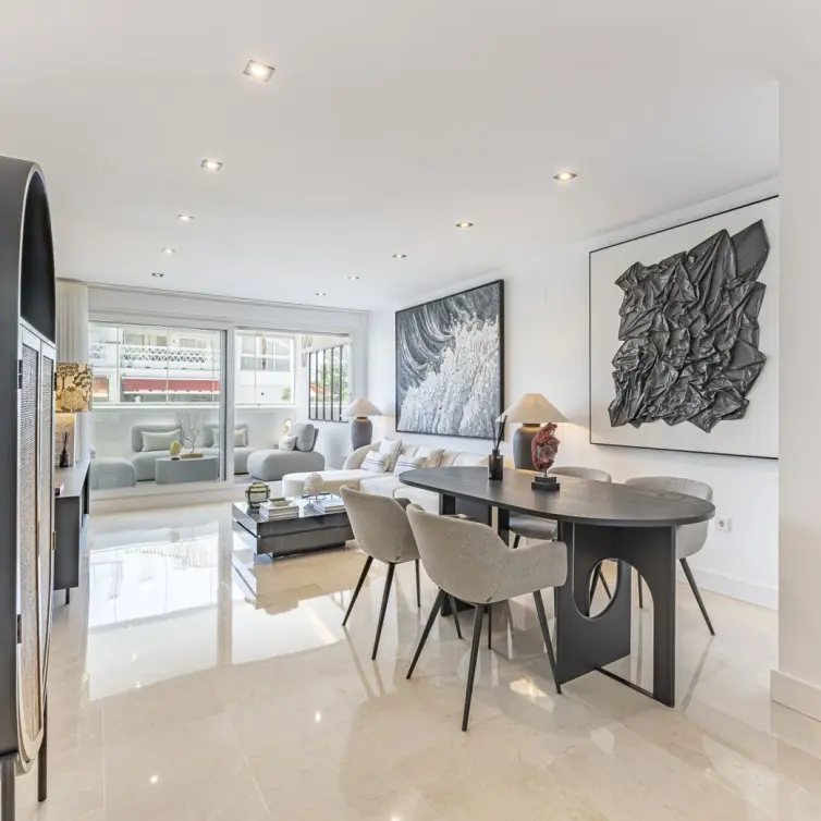 Venta de apartamento en planta media en The Golden Mile