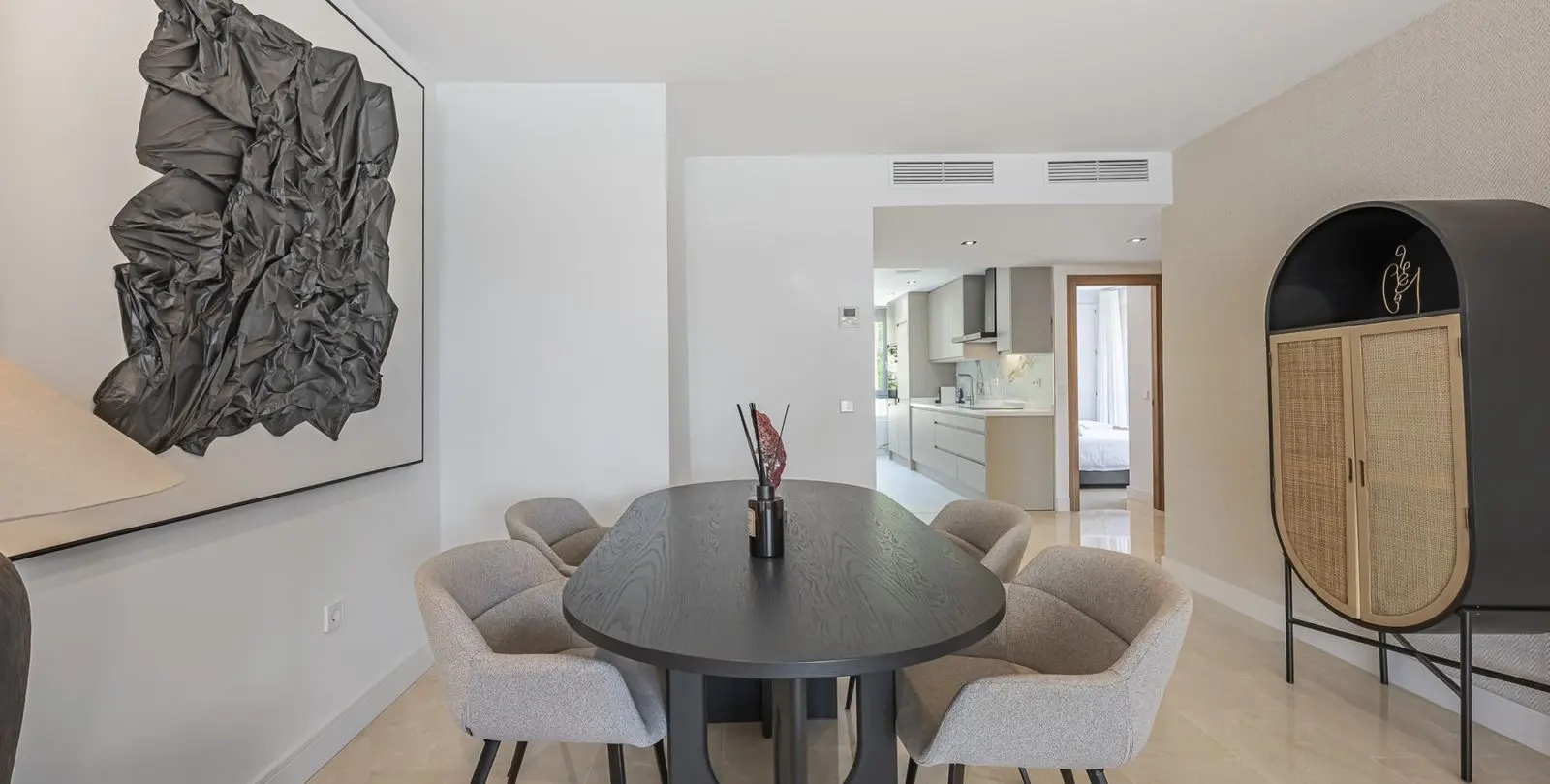 Venta de apartamento en planta media en The Golden Mile 8