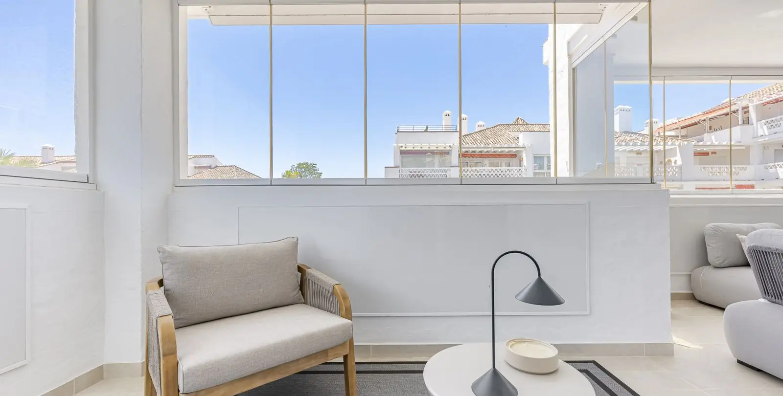 Venta de apartamento en planta media en The Golden Mile 10