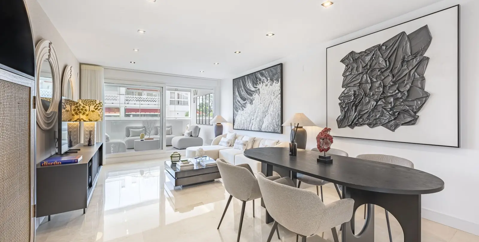 Venta de apartamento en planta media en The Golden Mile 14