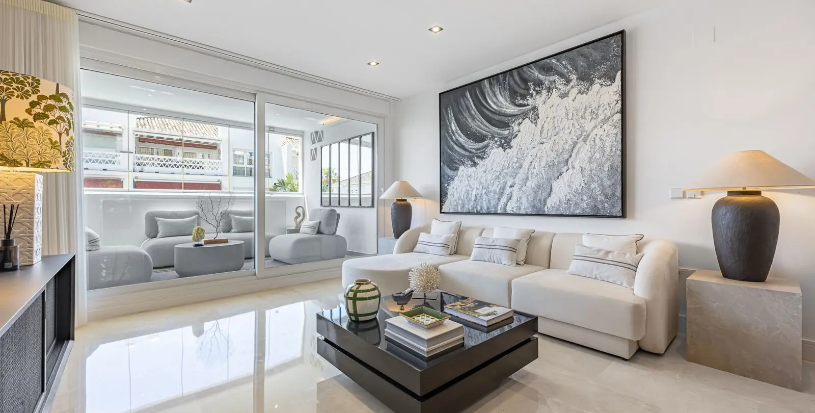 Venta de apartamento en planta media en The Golden Mile 15