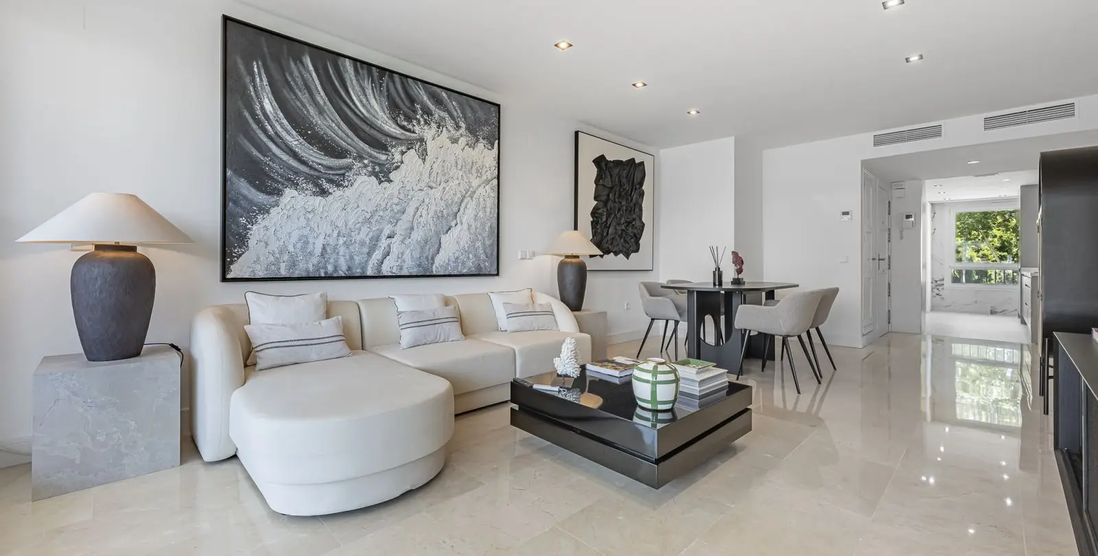 Venta de apartamento en planta media en The Golden Mile 17